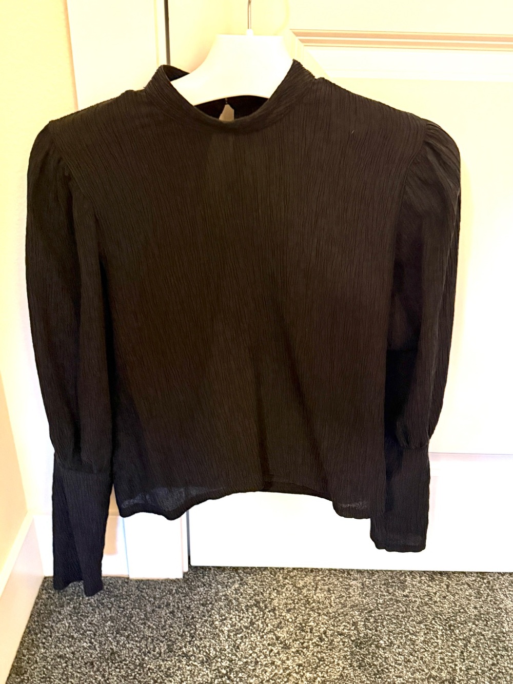 Women's Black Long-Sleeve Mock Neck Top